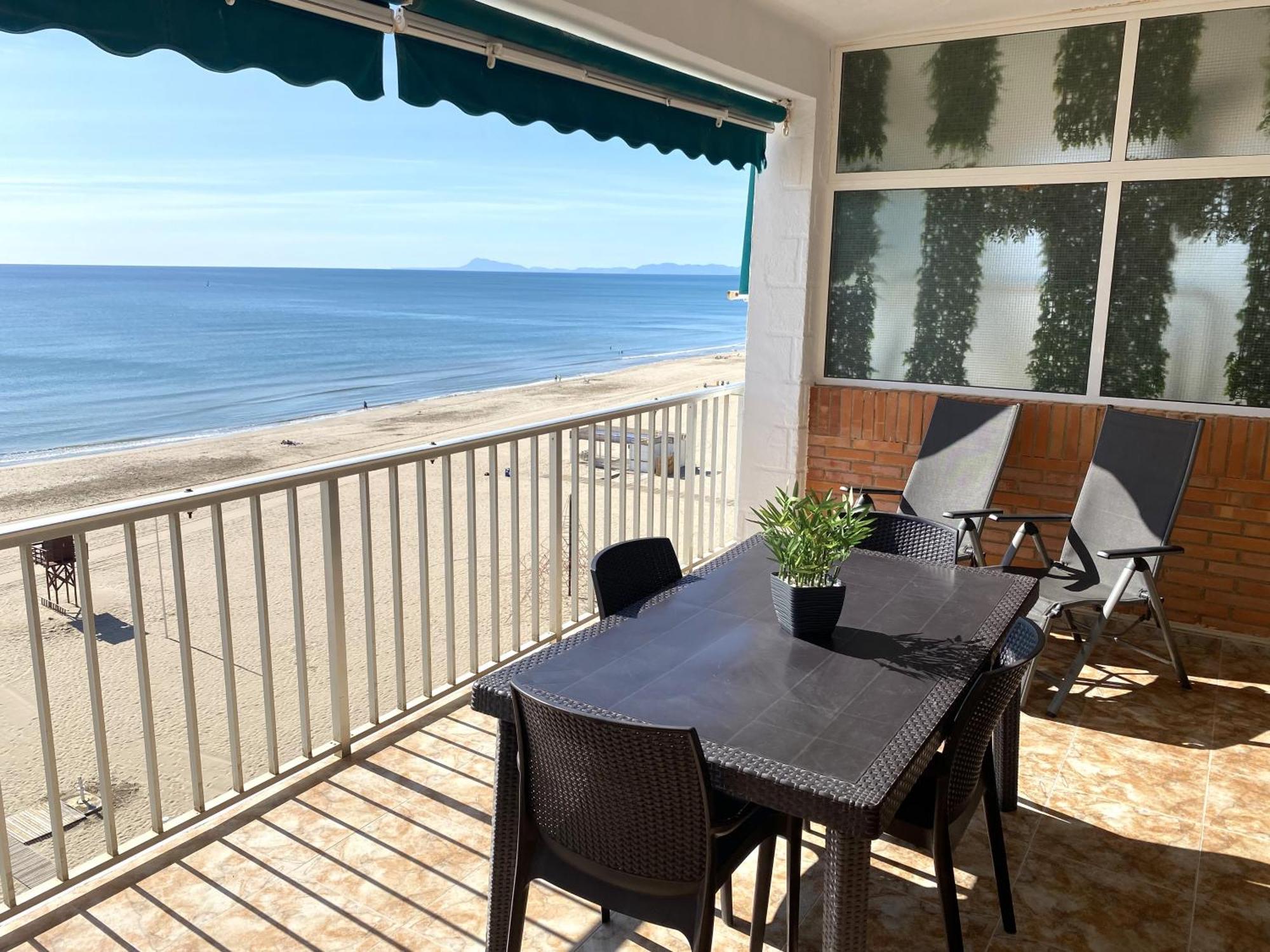 Beachfront And Renovated Apartment Cullera Luaran gambar